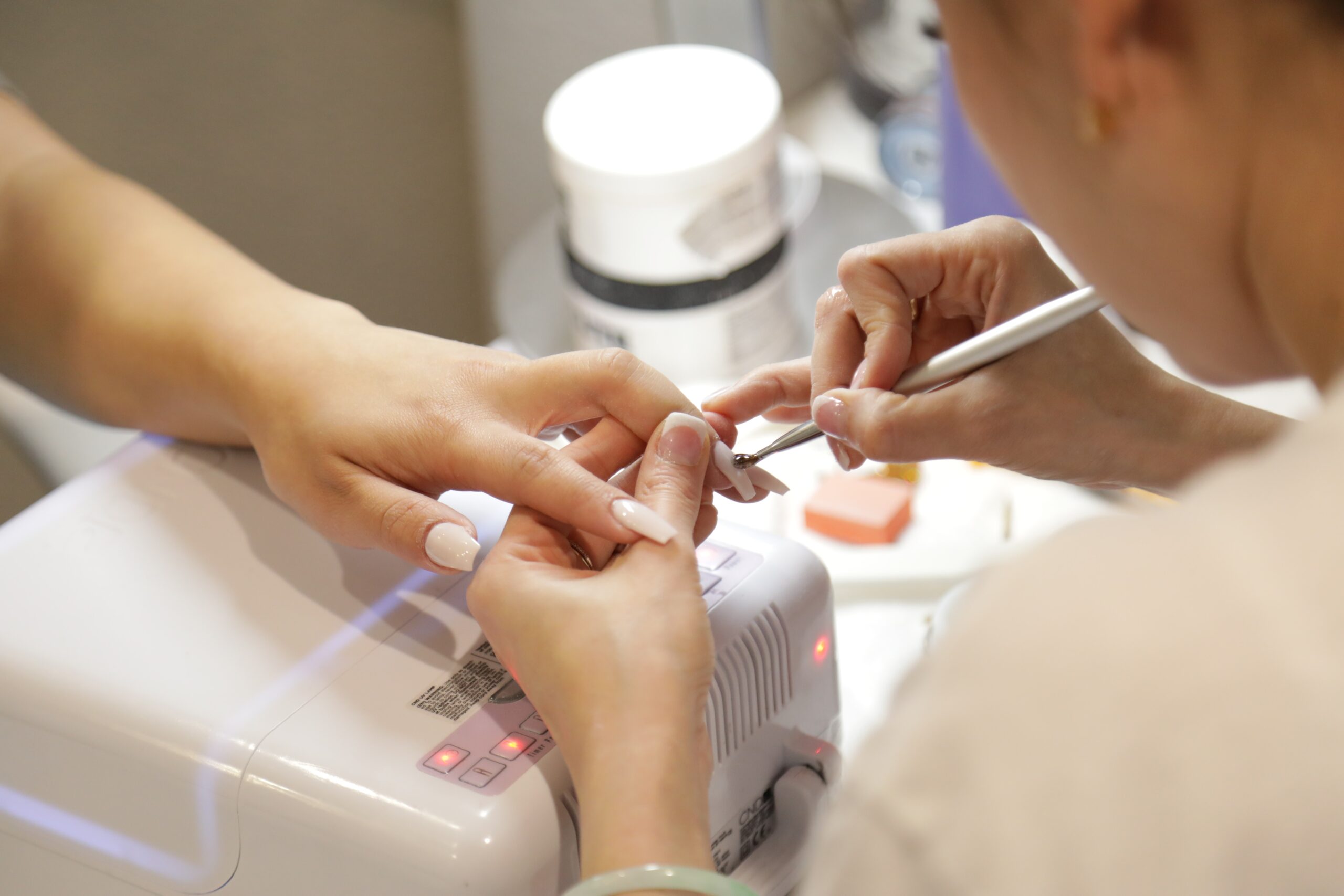 Are Gel Nail Polish Manicures Safe? UV Drying Lamps May Damage DNA: Study -  Bloomberg